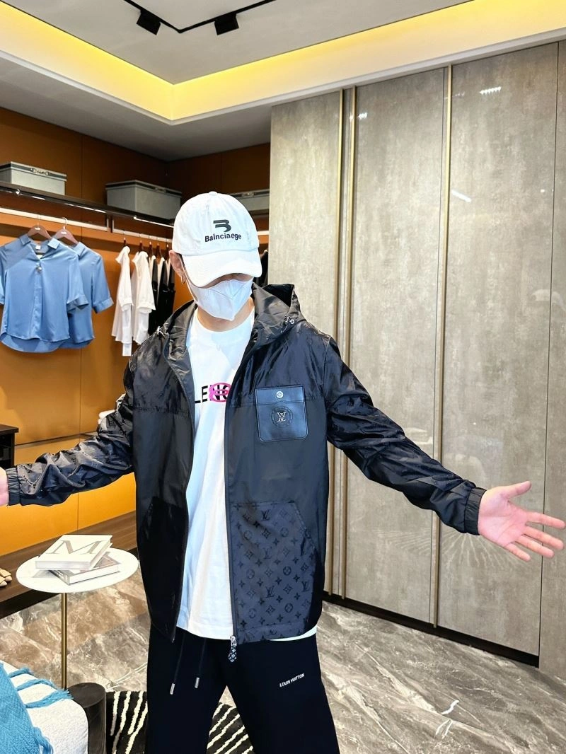 Fashionable Louis Vuitton Outwear 132969