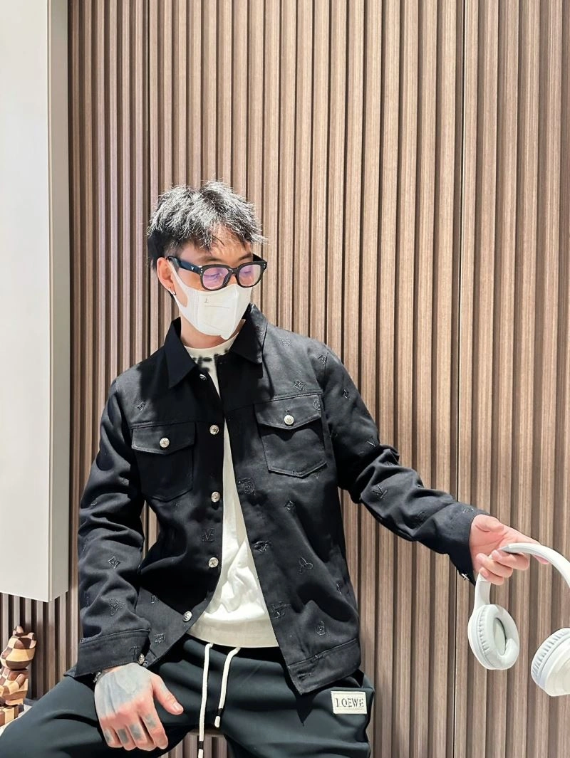 Breathable Louis Vuitton Outwear 132965