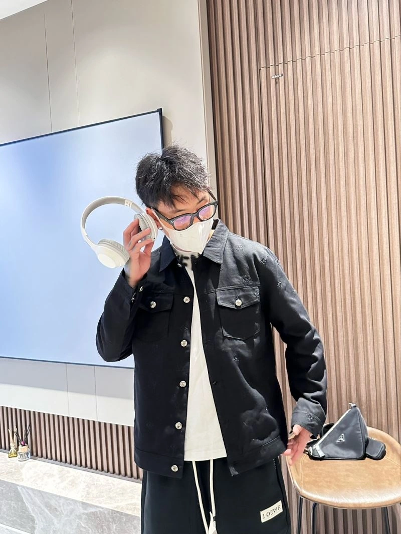 Breathable Louis Vuitton Outwear 132965