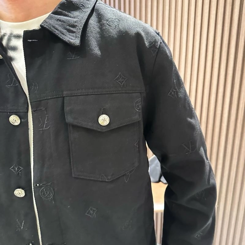 Breathable Louis Vuitton Outwear 132965