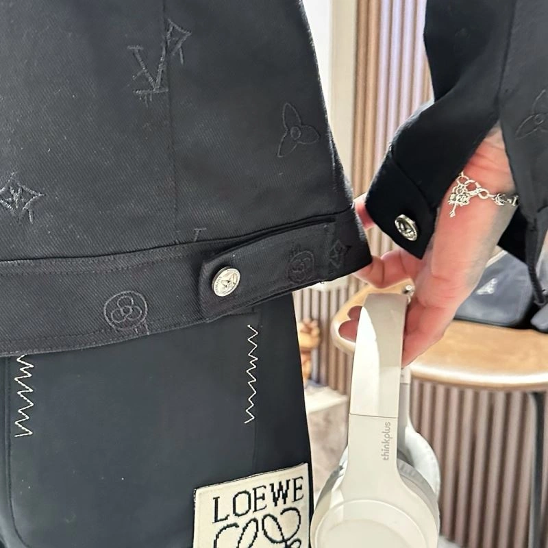Breathable Louis Vuitton Outwear 132965