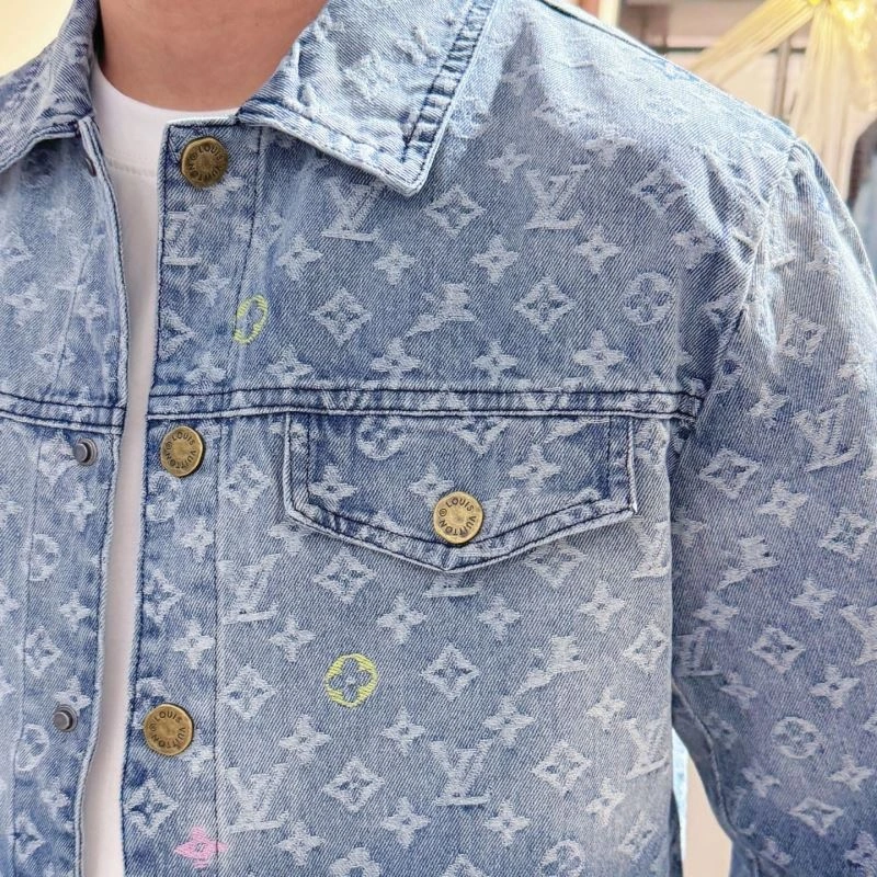 Sophisticated Louis Vuitton Outwear 132957