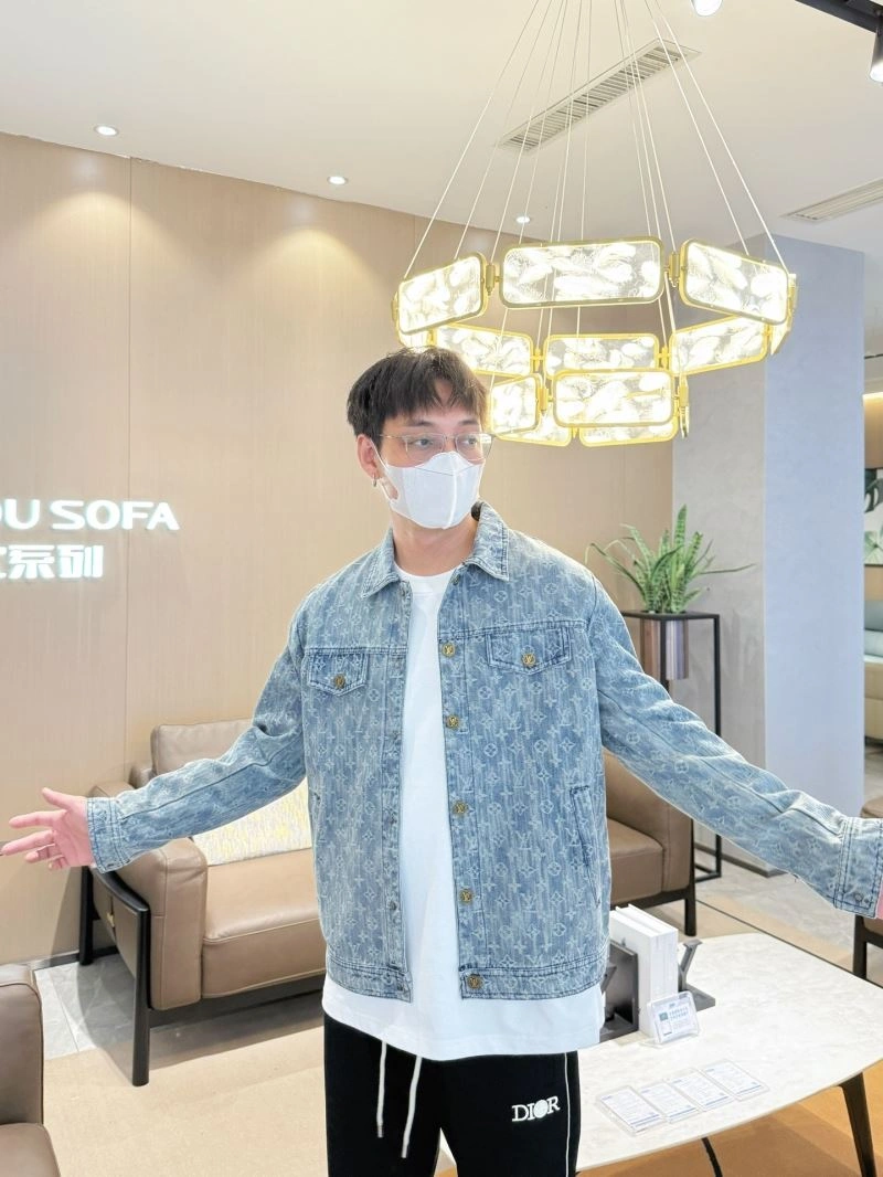 Original Louis Vuitton Outwear 132947