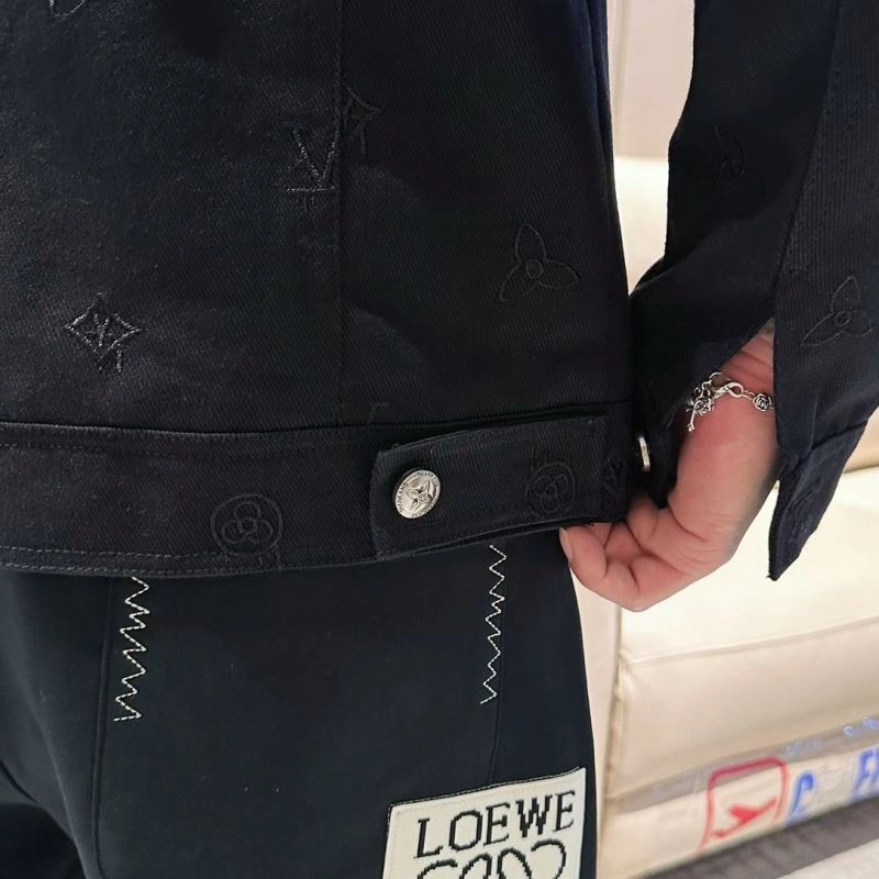 Seasonal Louis Vuitton Outwear 132959