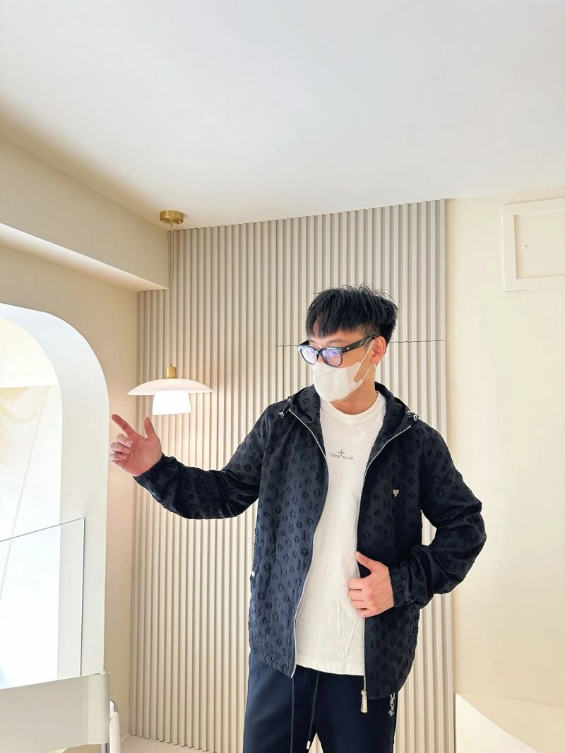 Fashionable Louis Vuitton Outwear 132949