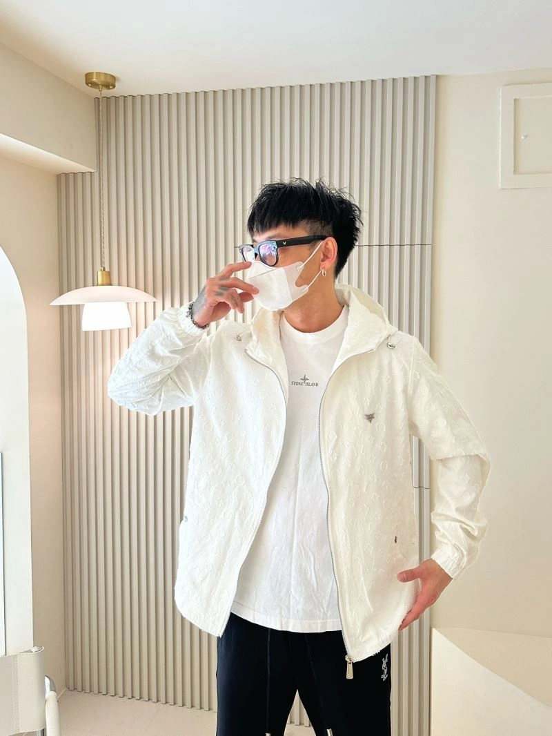 MultiPurpose Louis Vuitton Outwear 132945