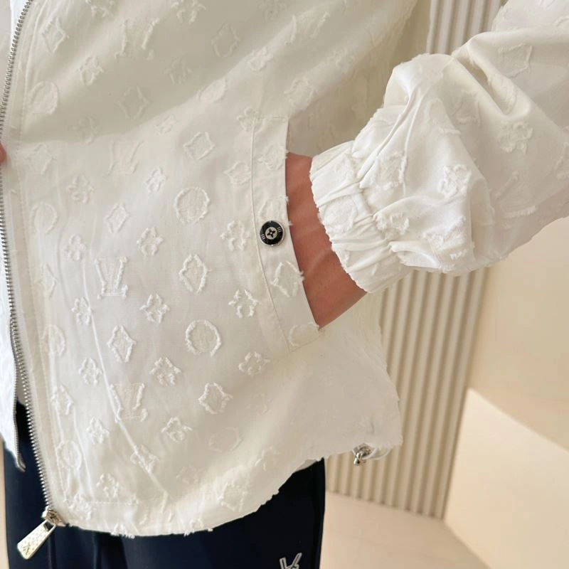 MultiPurpose Louis Vuitton Outwear 132945