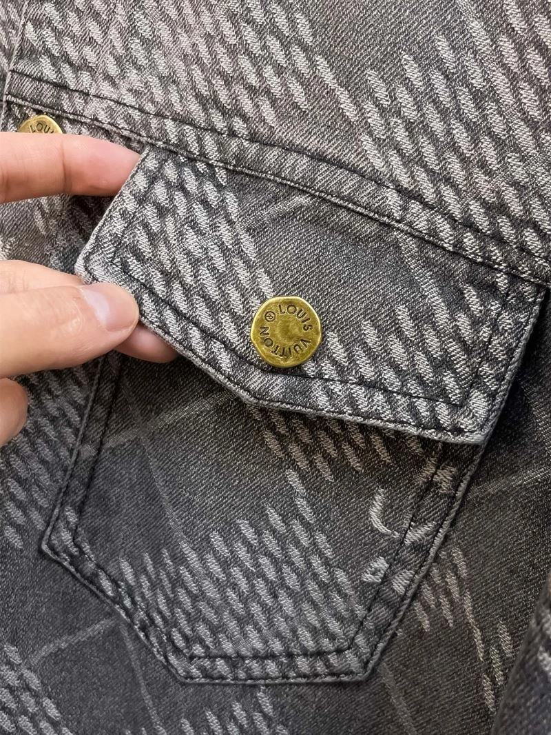 Louis Vuitton Outwear OnTrend 132942