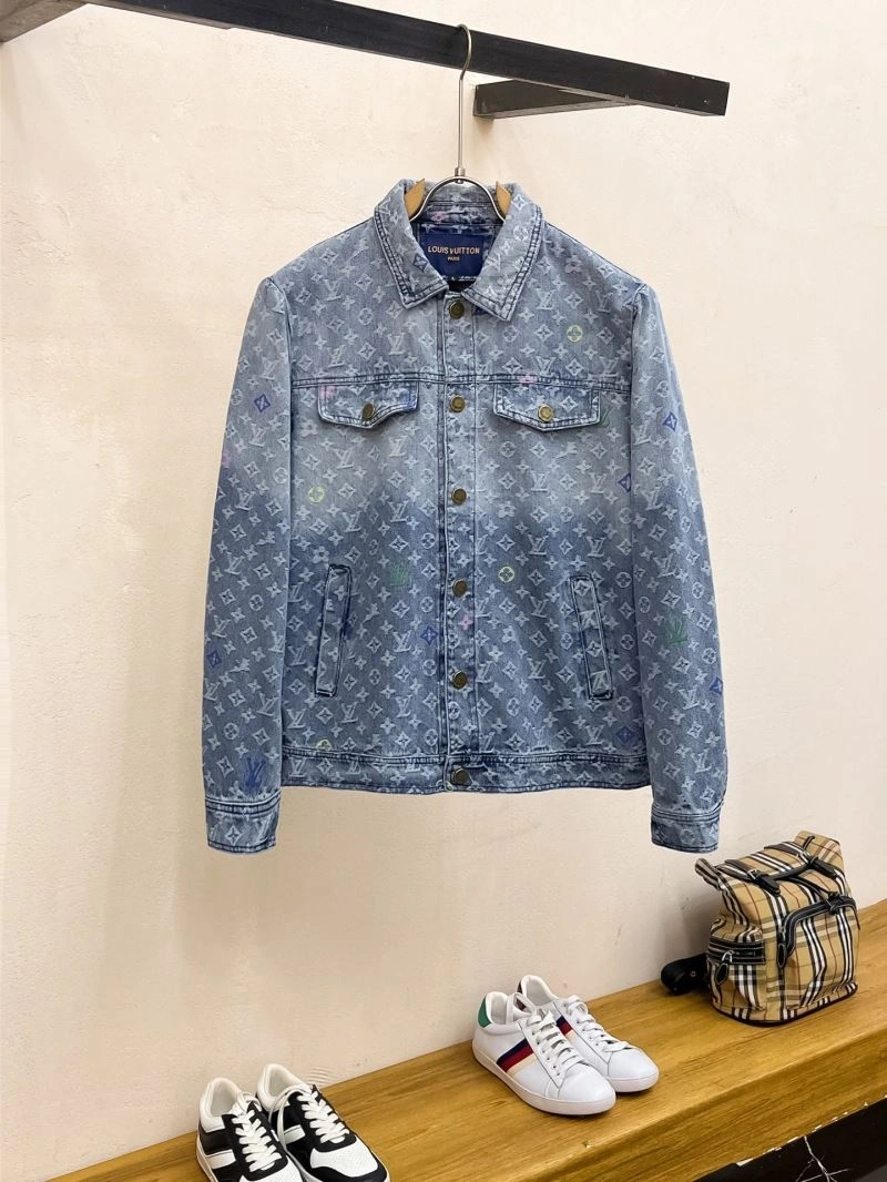 Snug Louis Vuitton Outwear 132944