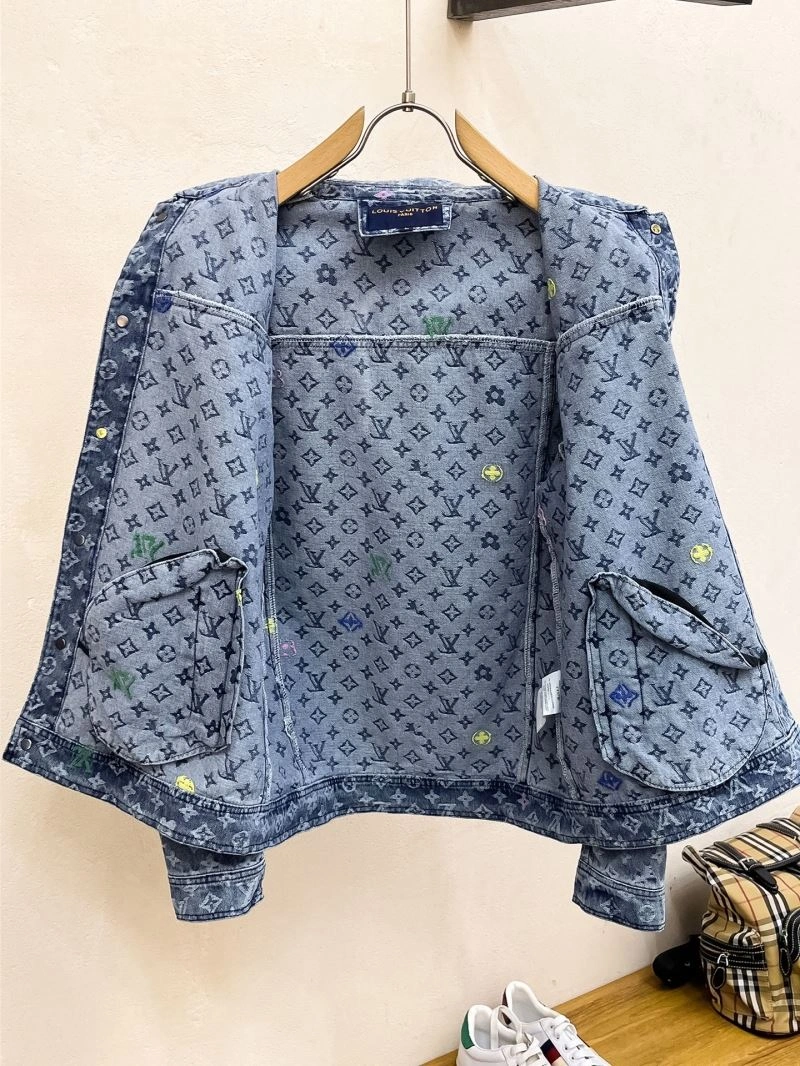 Snug Louis Vuitton Outwear 132944
