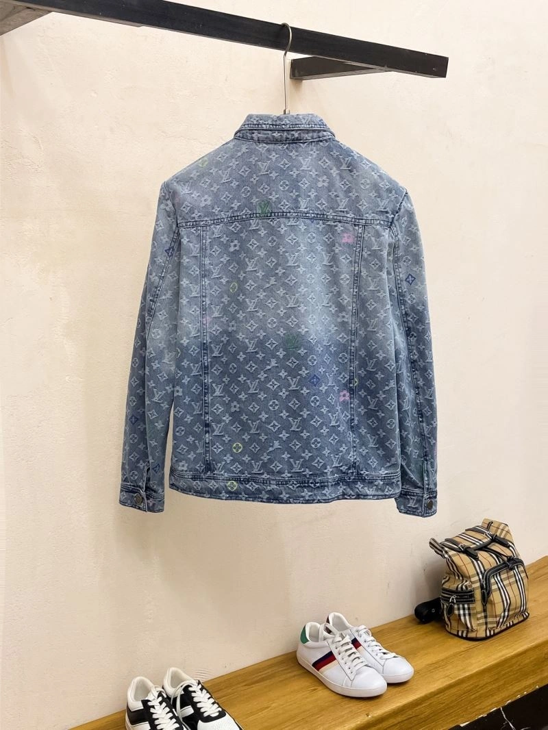 Snug Louis Vuitton Outwear 132944