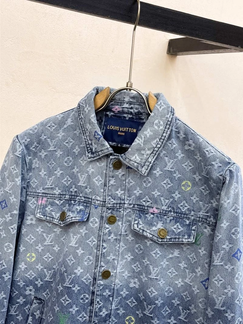 Snug Louis Vuitton Outwear 132944