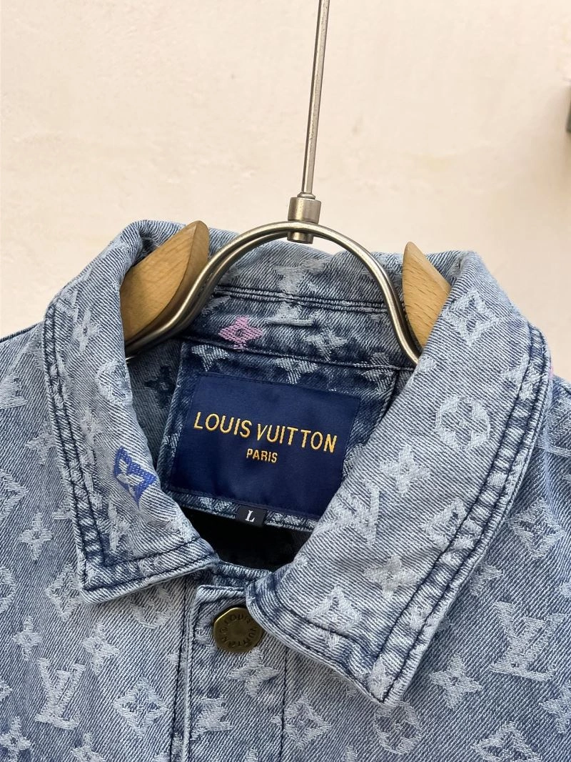 Snug Louis Vuitton Outwear 132944