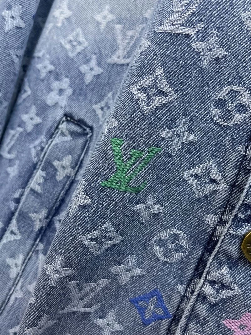 Snug Louis Vuitton Outwear 132944