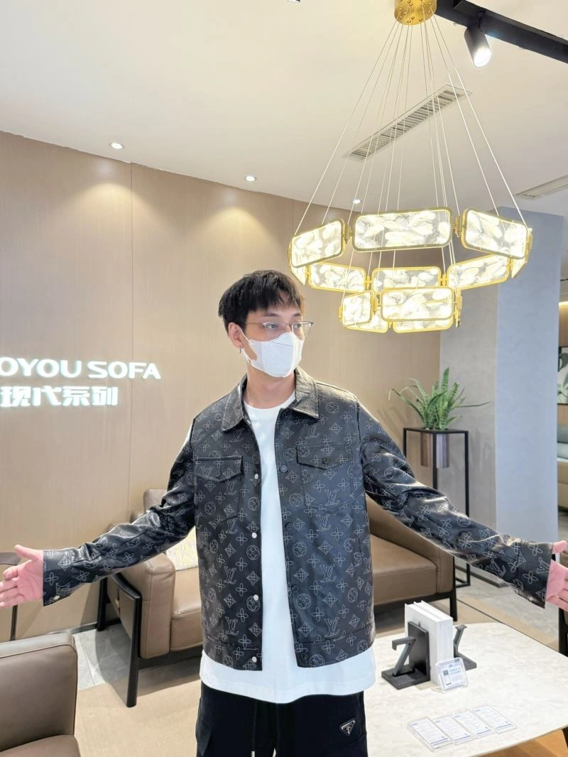 Premium Louis Vuitton Outwear 132939