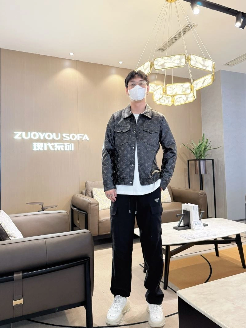 Premium Louis Vuitton Outwear 132939