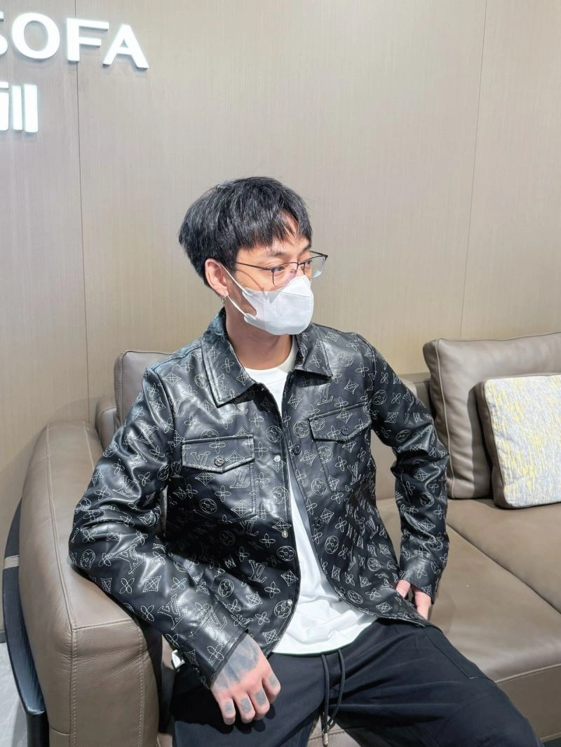 Premium Louis Vuitton Outwear 132939