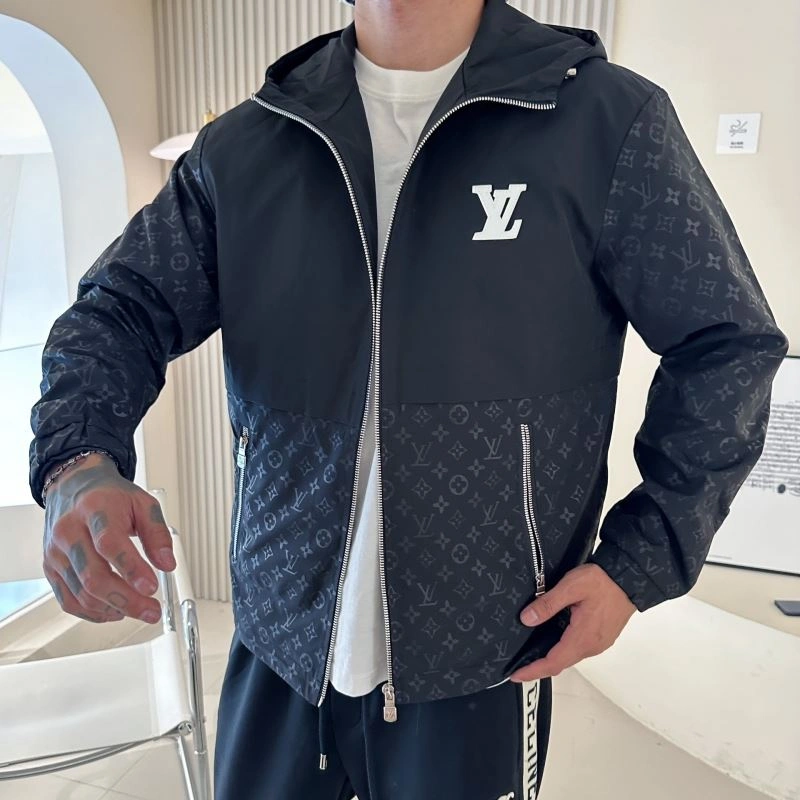 Effortless Louis Vuitton Outwear 132925