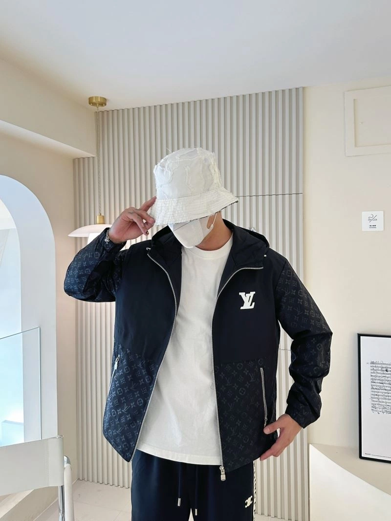 Effortless Louis Vuitton Outwear 132925