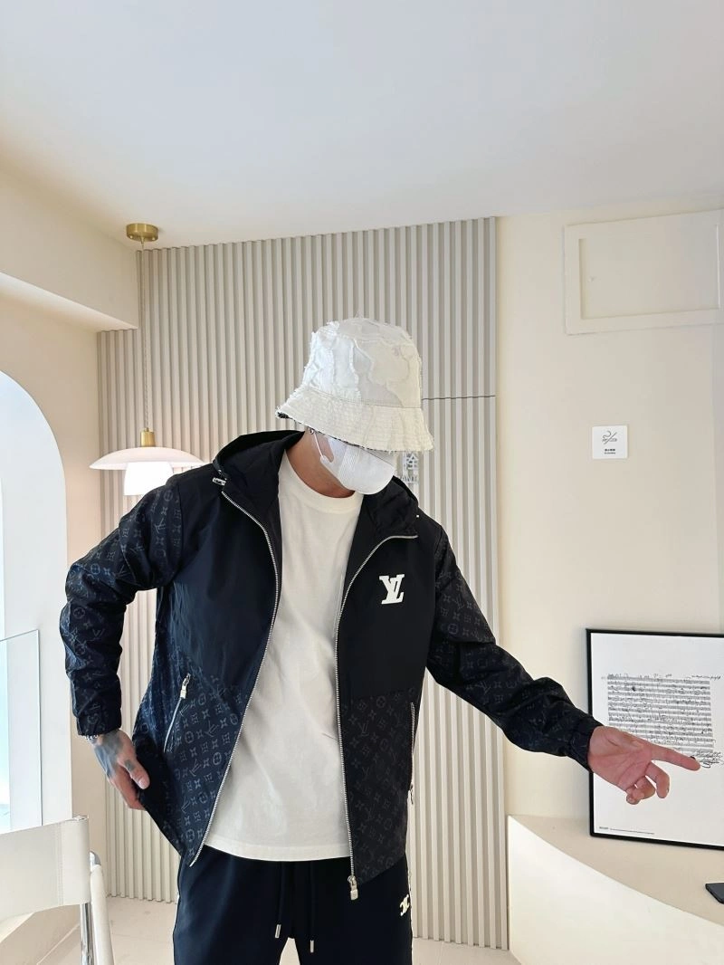 Effortless Louis Vuitton Outwear 132925