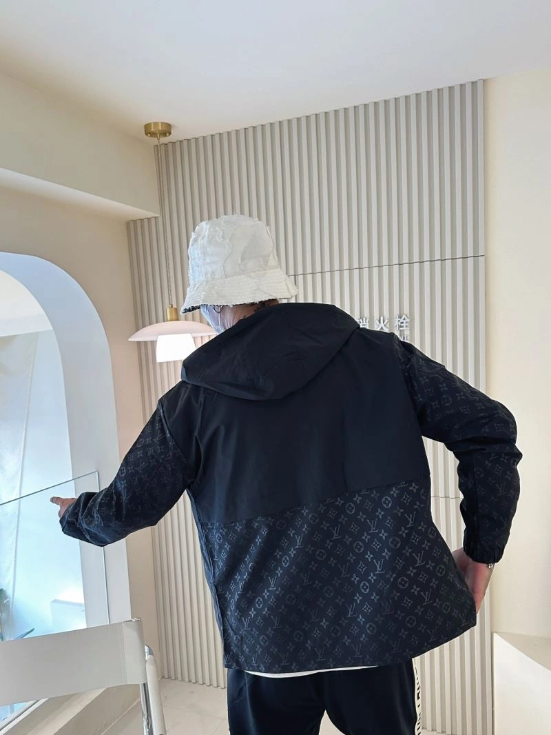 Effortless Louis Vuitton Outwear 132925
