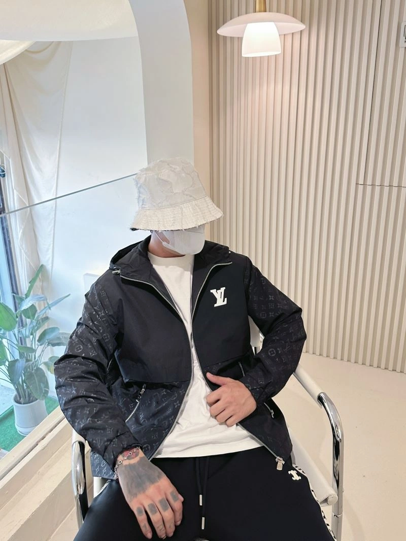 Effortless Louis Vuitton Outwear 132925