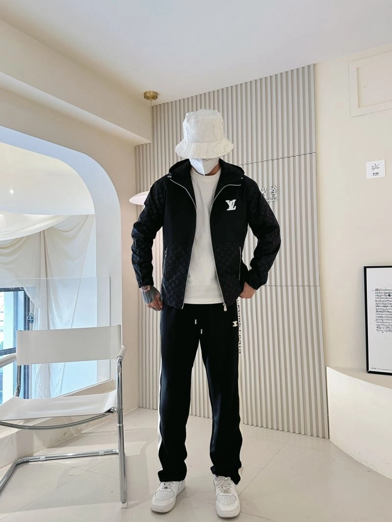 Effortless Louis Vuitton Outwear 132925