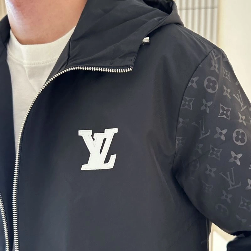 Effortless Louis Vuitton Outwear 132925
