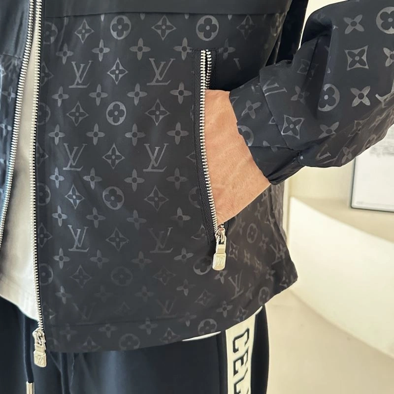 Effortless Louis Vuitton Outwear 132925
