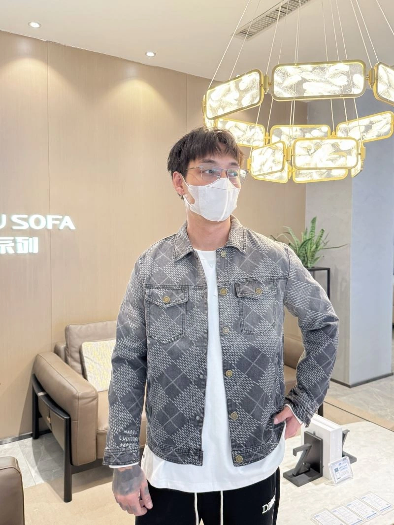 Practical Louis Vuitton Outwear 132930