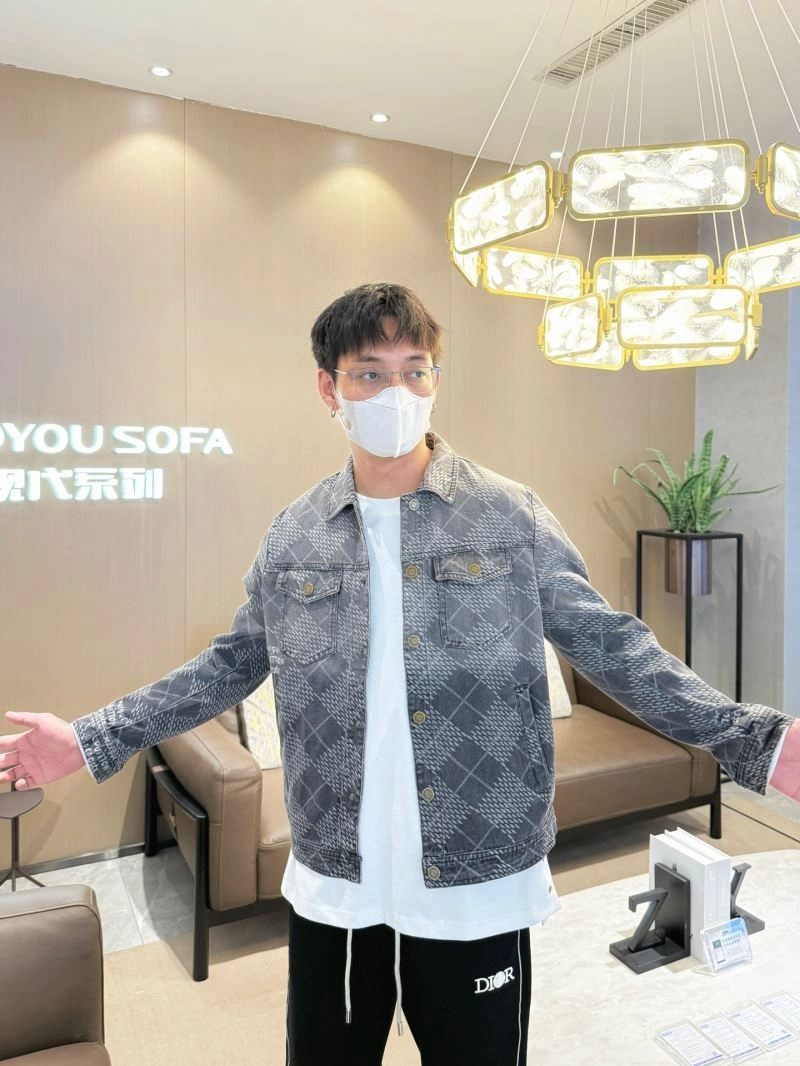 Practical Louis Vuitton Outwear 132930
