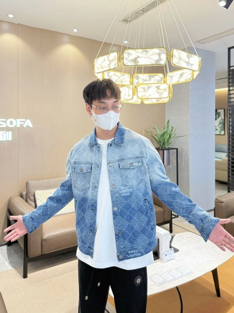 Louis Vuitton Outwear Lightweight 132913