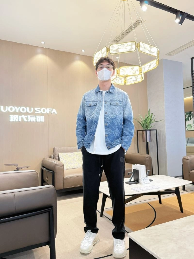 Louis Vuitton Outwear Lightweight 132913