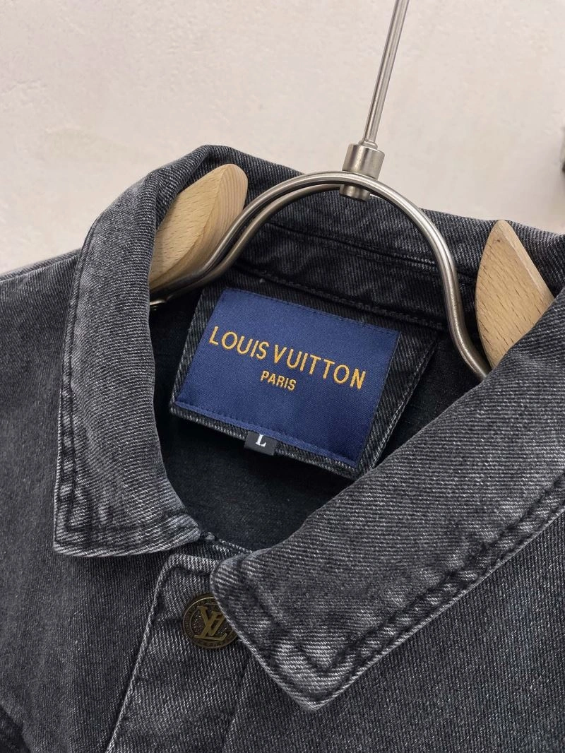 Classic Louis Vuitton Outwear 132927