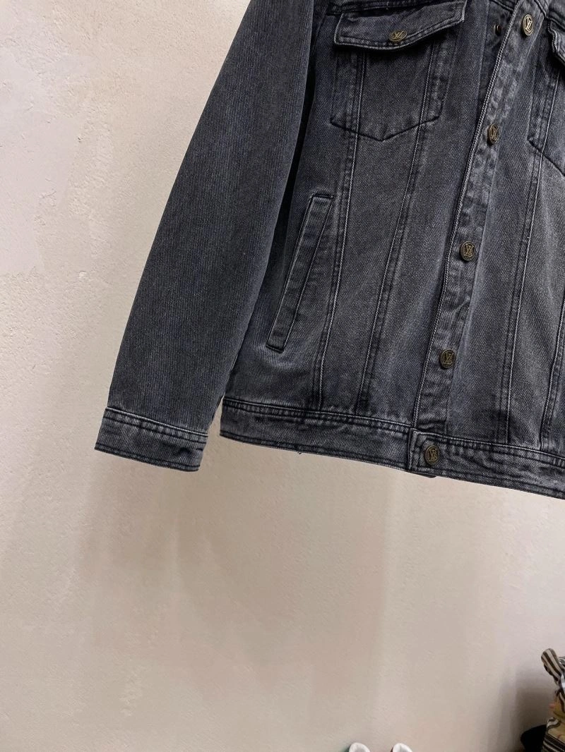 Classic Louis Vuitton Outwear 132927