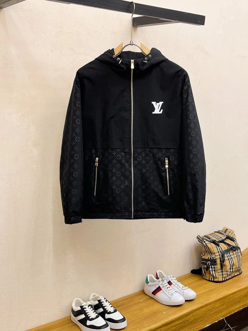 Lightweight Louis Vuitton Outwear 132929
