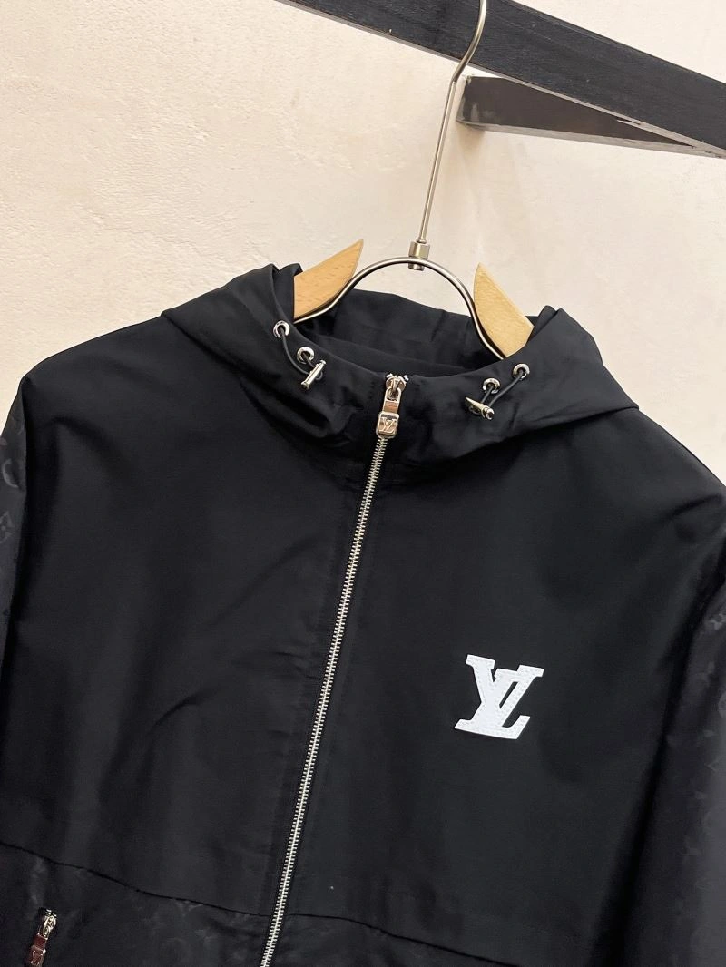Lightweight Louis Vuitton Outwear 132929