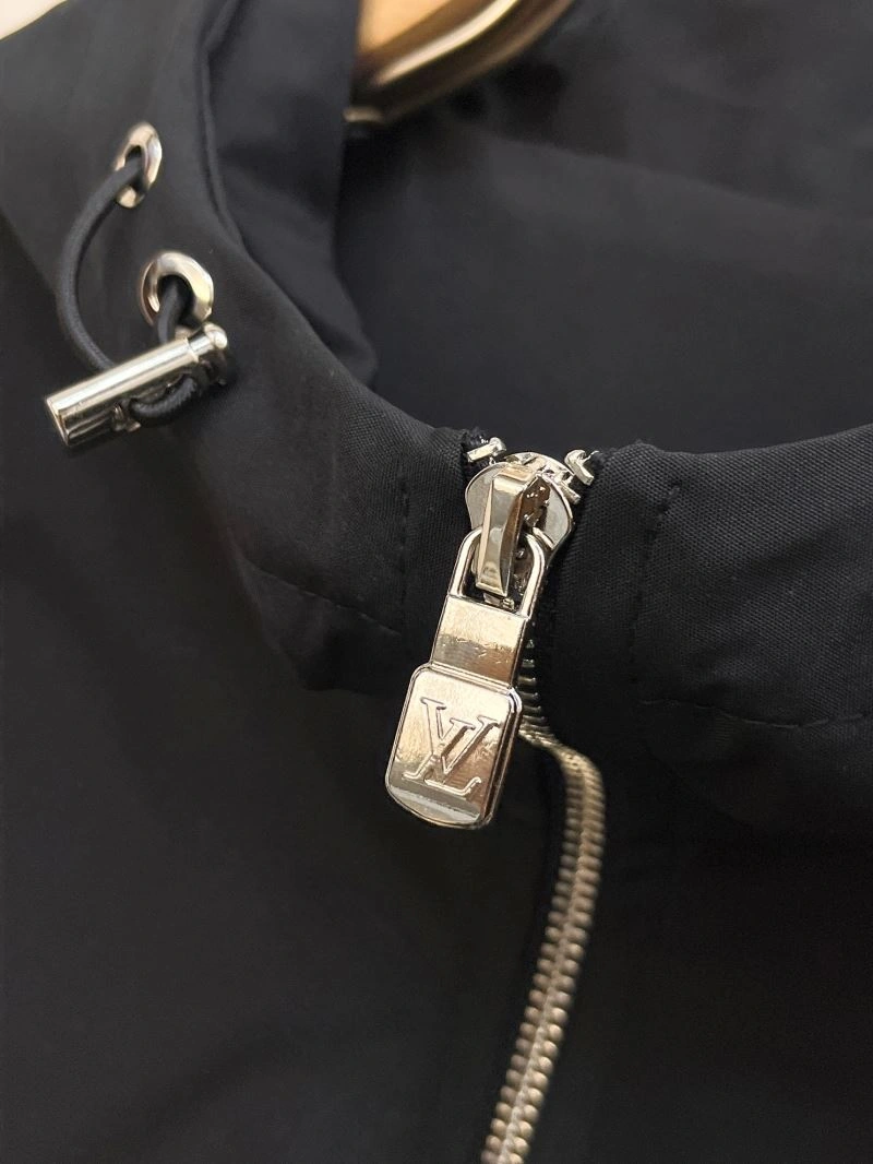 Lightweight Louis Vuitton Outwear 132929