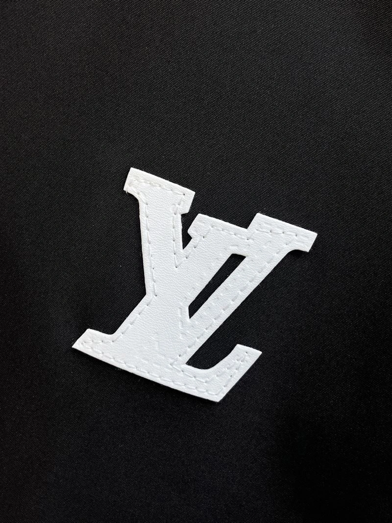 Lightweight Louis Vuitton Outwear 132929