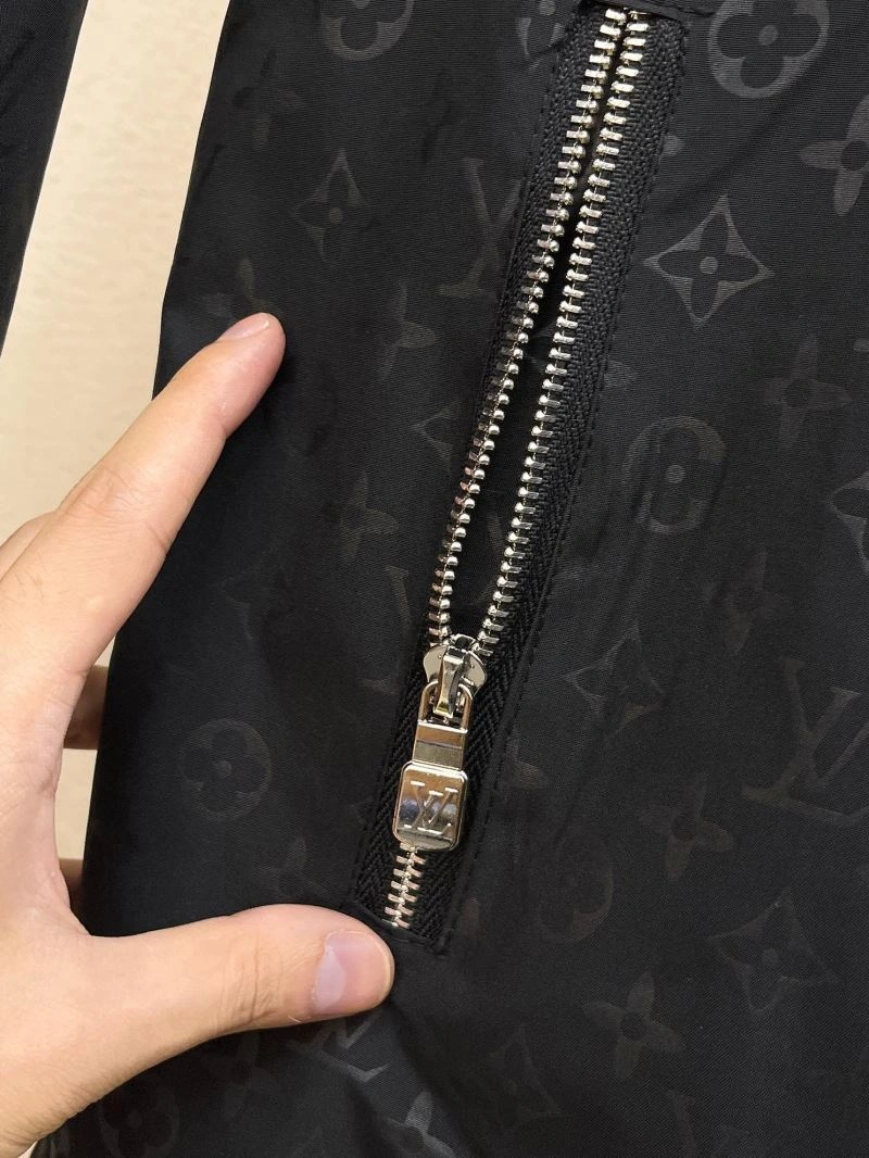 Lightweight Louis Vuitton Outwear 132929