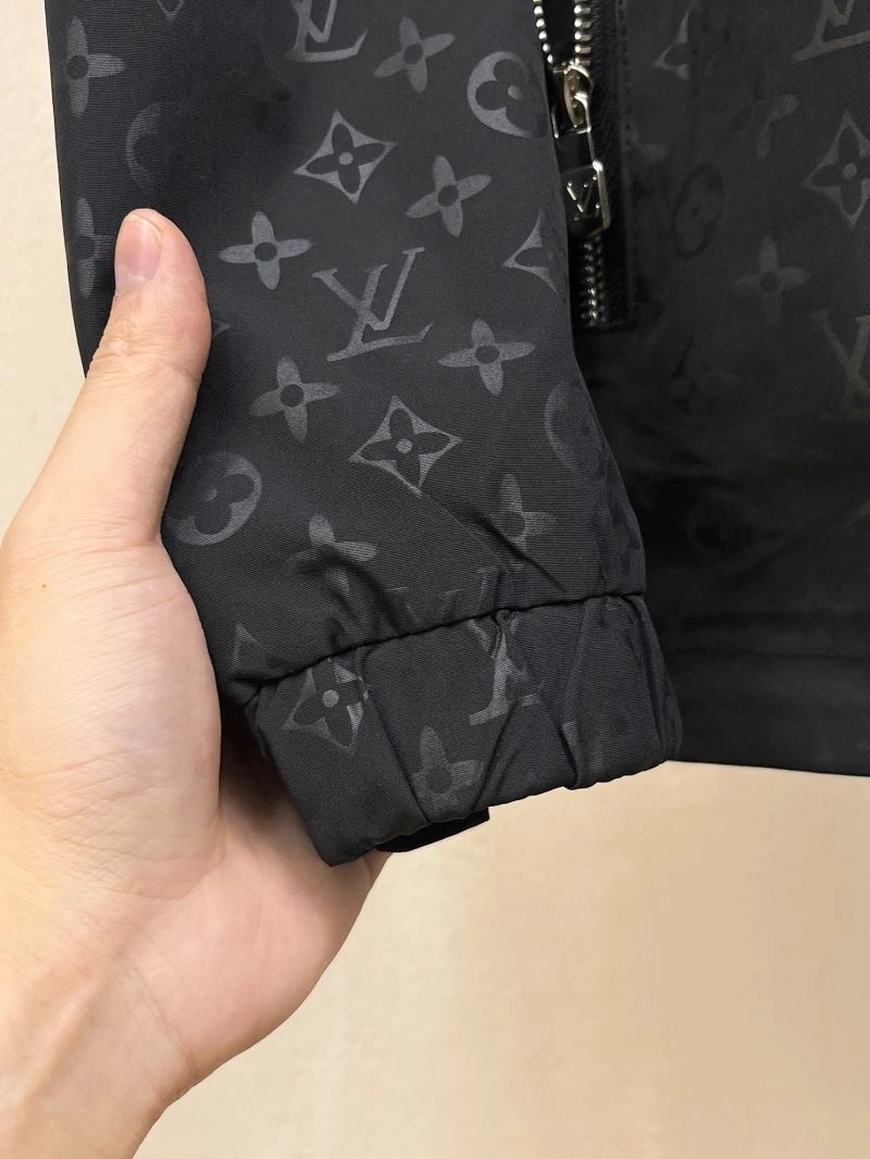 Lightweight Louis Vuitton Outwear 132929