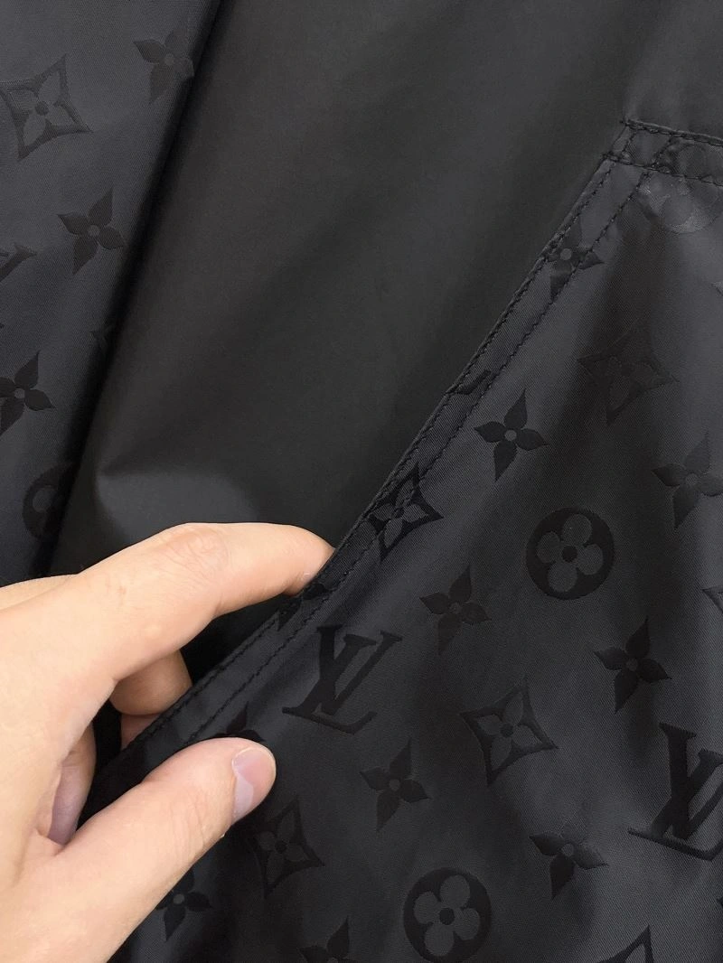 TechFriendly Louis Vuitton Outwear 132905