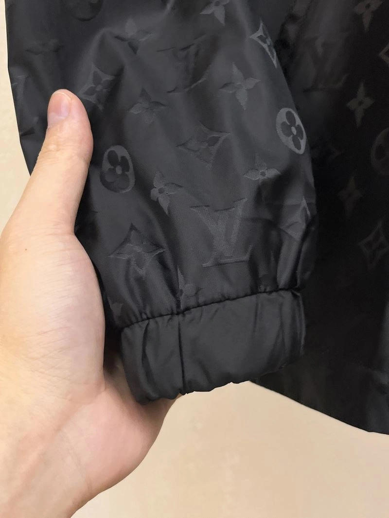 TechFriendly Louis Vuitton Outwear 132905