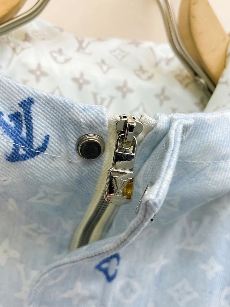Sleek Louis Vuitton Outwear 132920