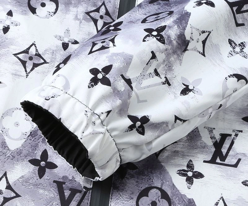Lightweight Louis Vuitton Outwear 132935