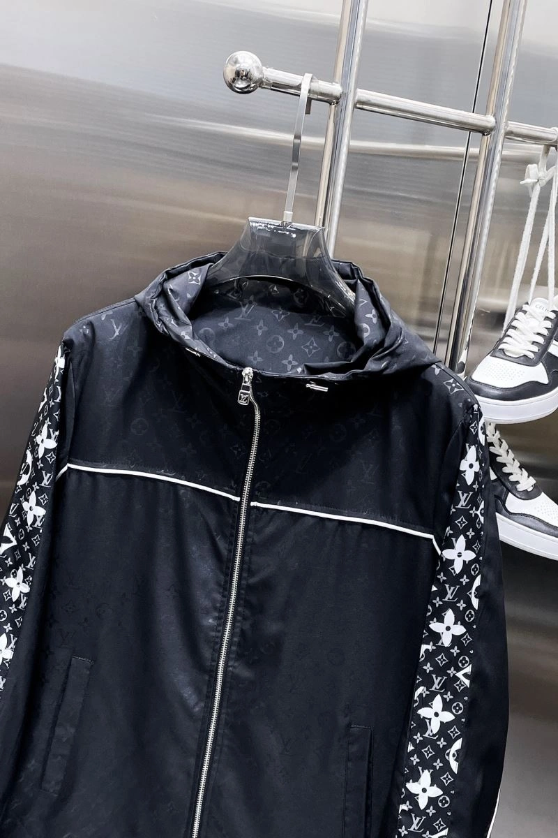 Louis Vuitton Outwear Resilient 132908