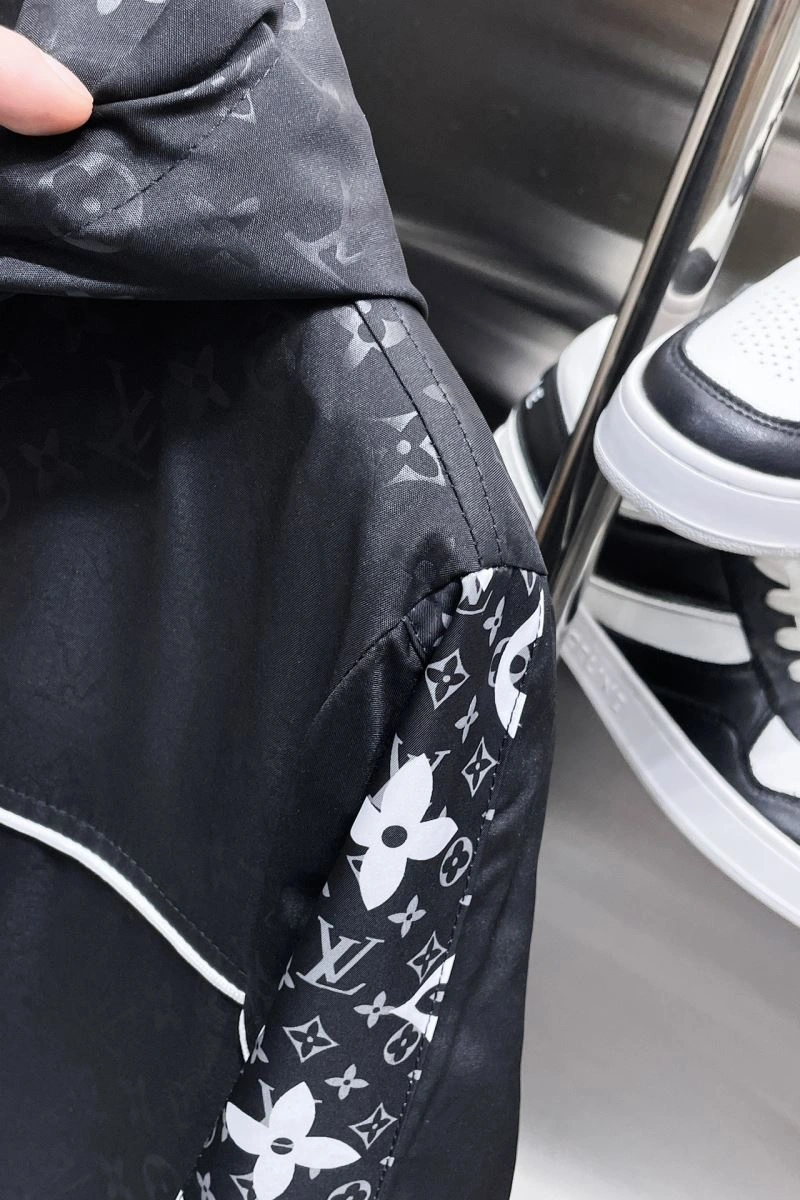 Louis Vuitton Outwear Resilient 132908