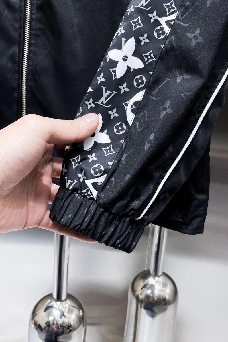 Louis Vuitton Outwear Resilient 132908