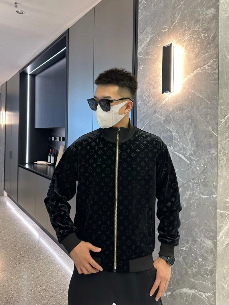 Versatile Louis Vuitton Outwear 132912