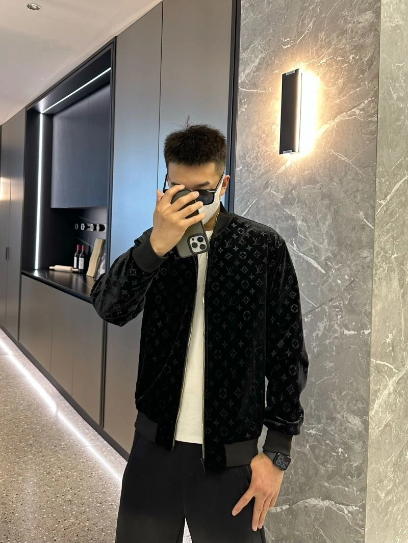 Versatile Louis Vuitton Outwear 132912